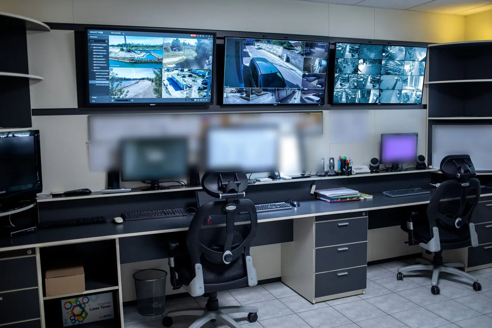 Dohľadové centrum – pult centrálnej ochrany s monitormi kamier