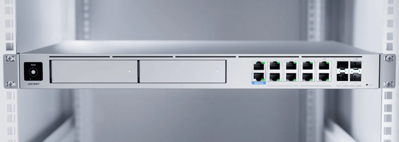 Brána UniFi Dream Machine Beast v racku